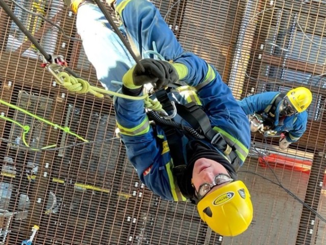 Rope-access-crew-at-IPL-2-1